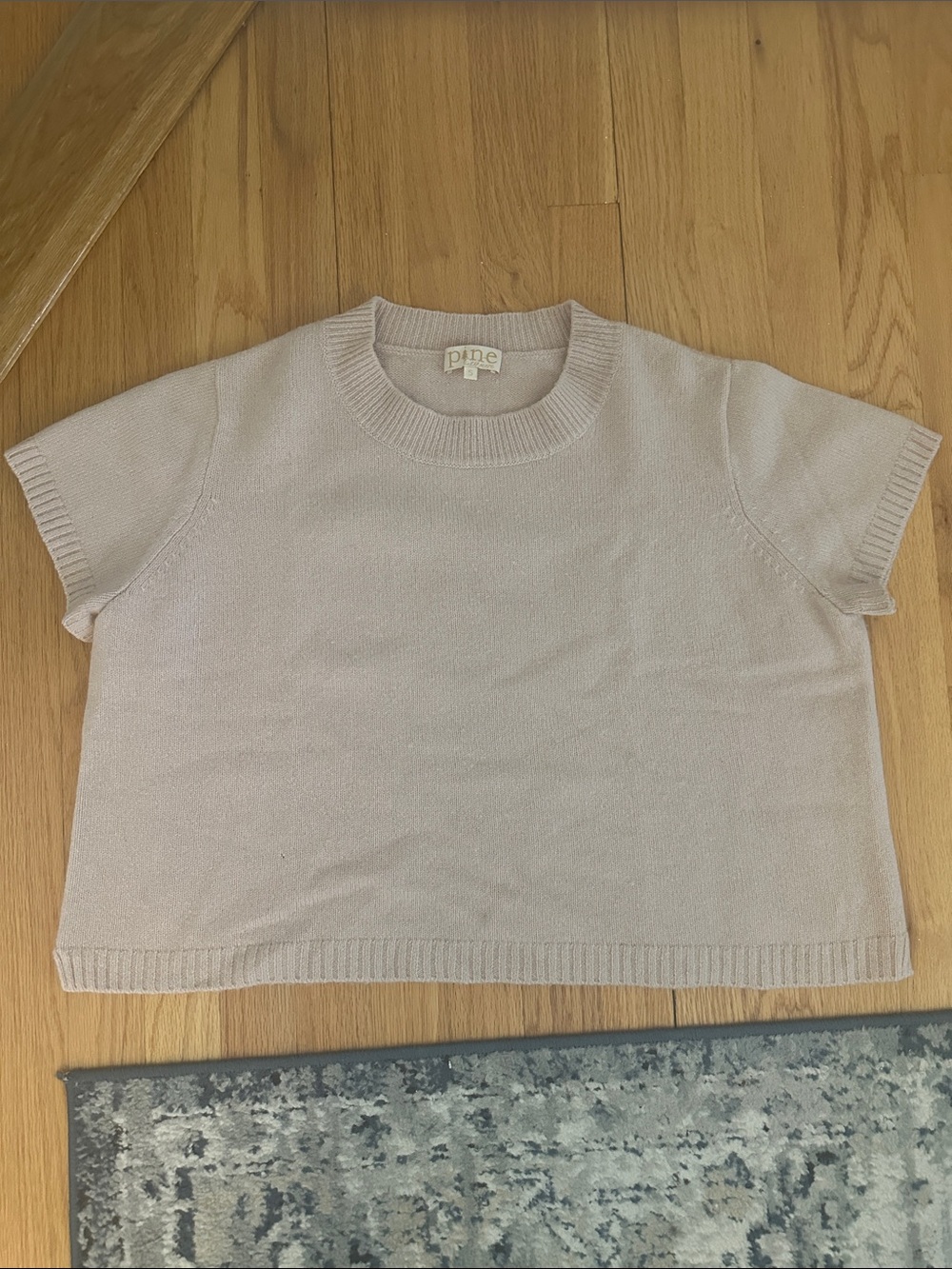Pine Cashmere Short-Sleeve Sweater Top in Dusty Light Pink